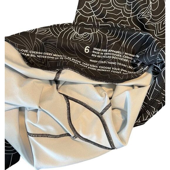 Inner Fire Apparel Crop Yoga Leggings Size 6 Black & White Floral Lotus Workout - Picture 6 of 6